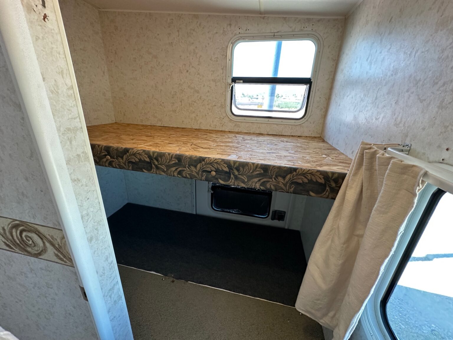 2006 Thor Jazz 2780BH 5th wheel Bunk model! First Class RV & Marine