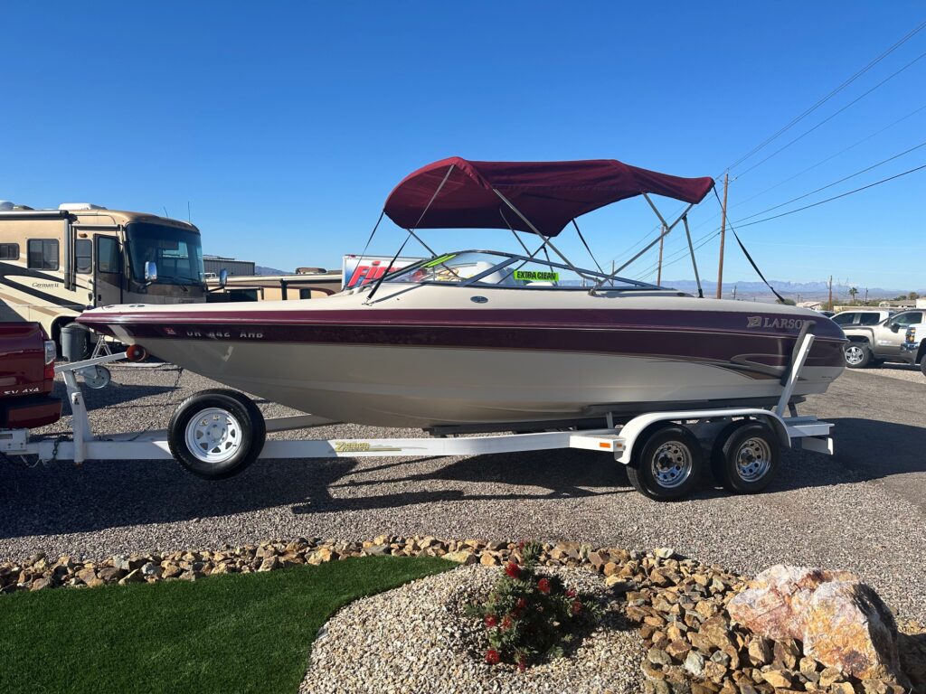 2000 Larson 226LXi open bow boat - Excellent Condition!