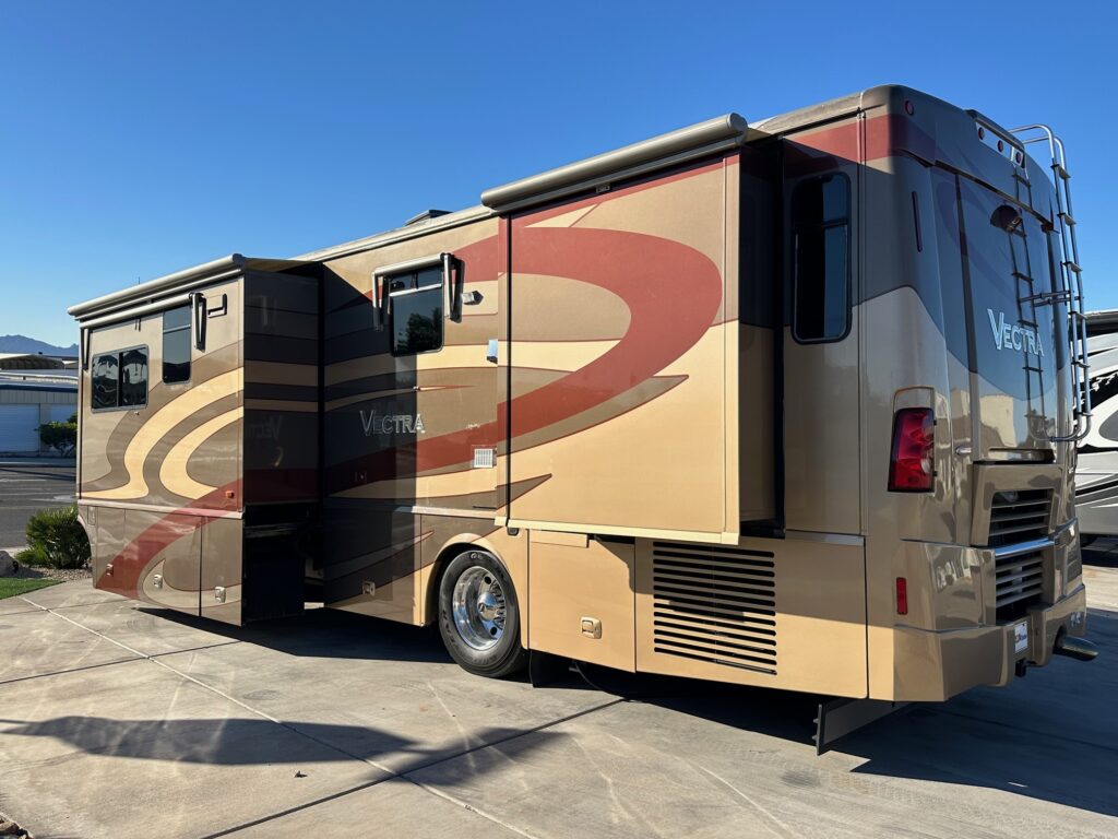 2006 Winnebago Vectra 36RD Class A Diesel Pusher Motorhome - Extra Clean!