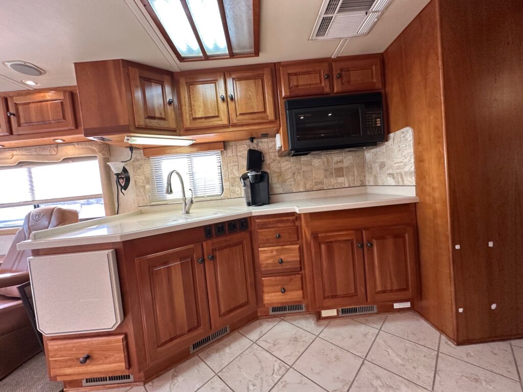 2002 Monaco Dynasty Princess 400 Diesel Pusher Class A Motorhome - Extra Clean!