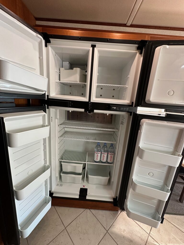 2002 Monaco Dynasty Princess 400 Diesel Pusher Class A Motorhome - Extra Clean!