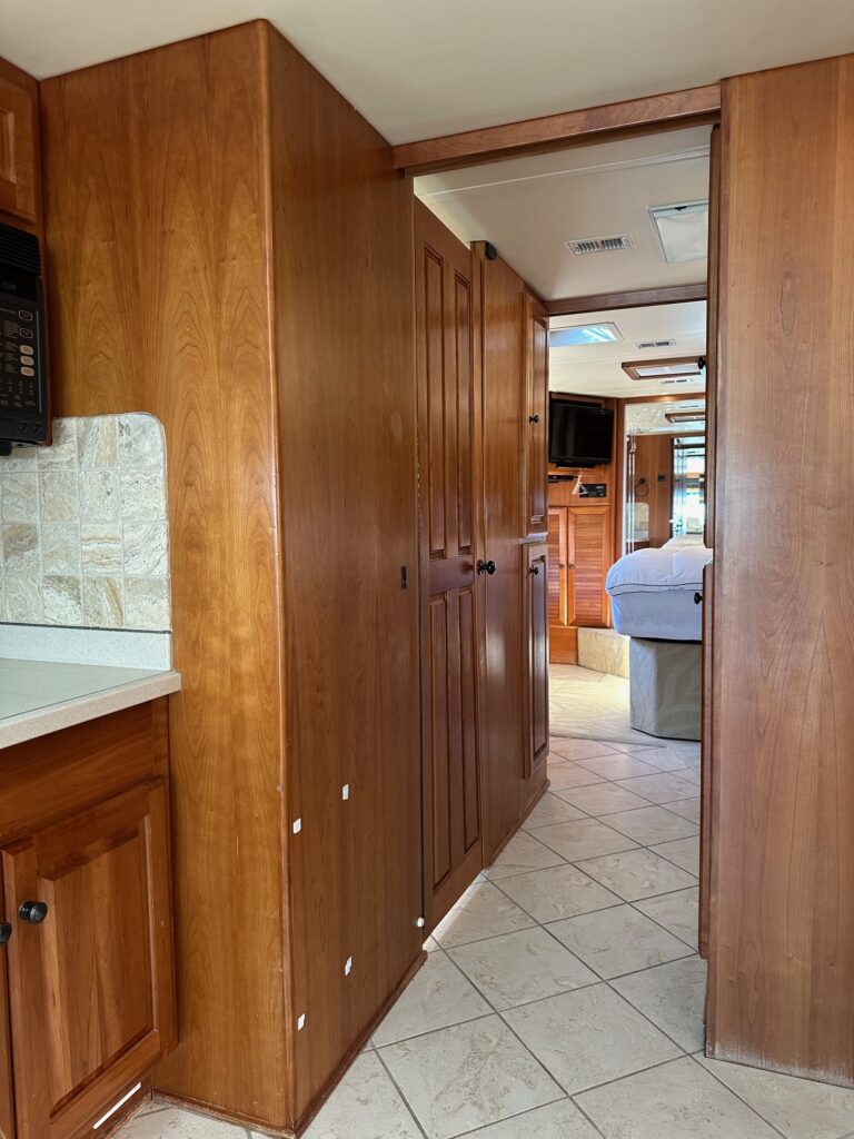 2002 Monaco Dynasty Princess 400 Diesel Pusher Class A Motorhome - Extra Clean!