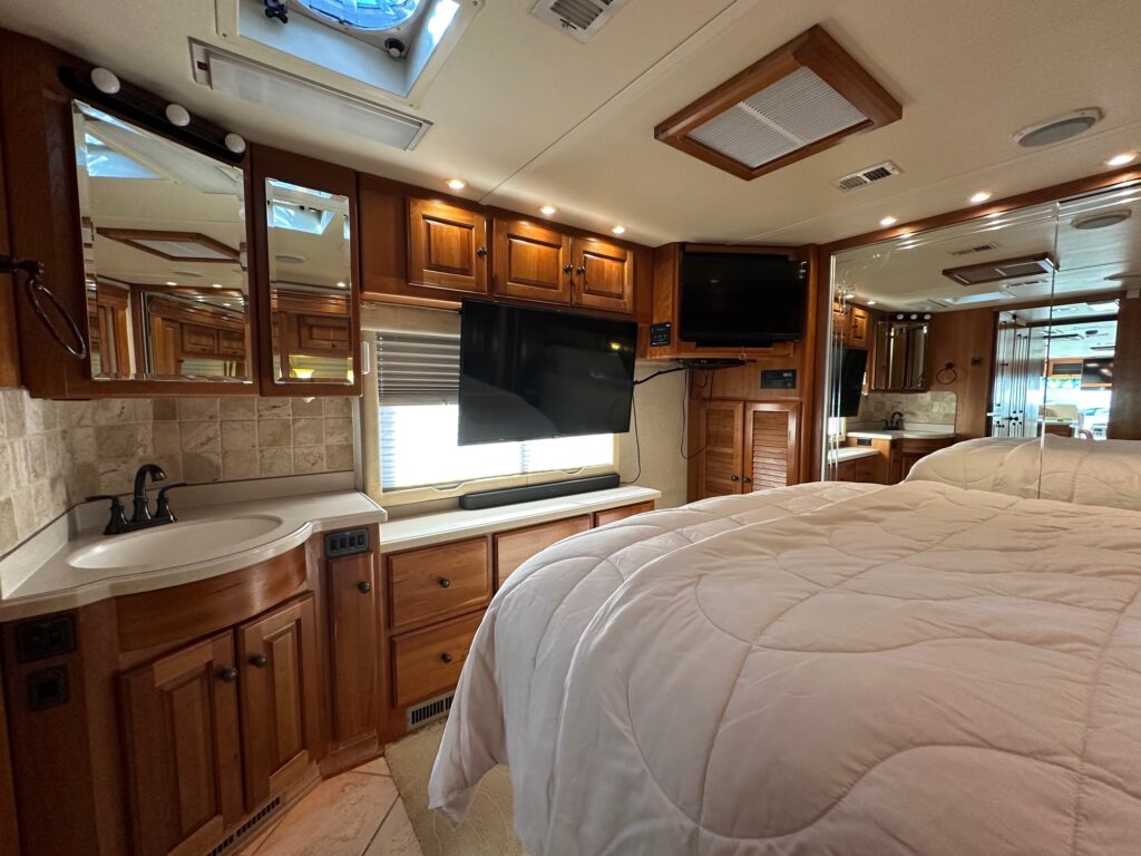 2002 Monaco Dynasty Princess 400 Diesel Pusher Class A Motorhome - Extra Clean!