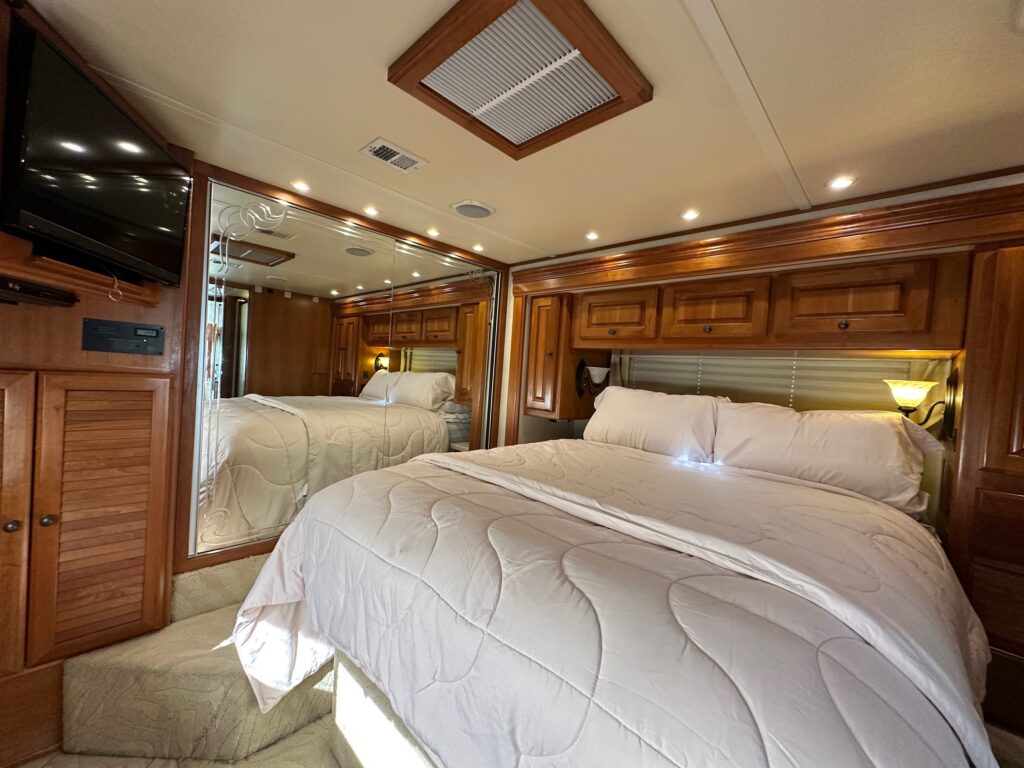 2002 Monaco Dynasty Princess 400 Diesel Pusher Class A Motorhome - Extra Clean!