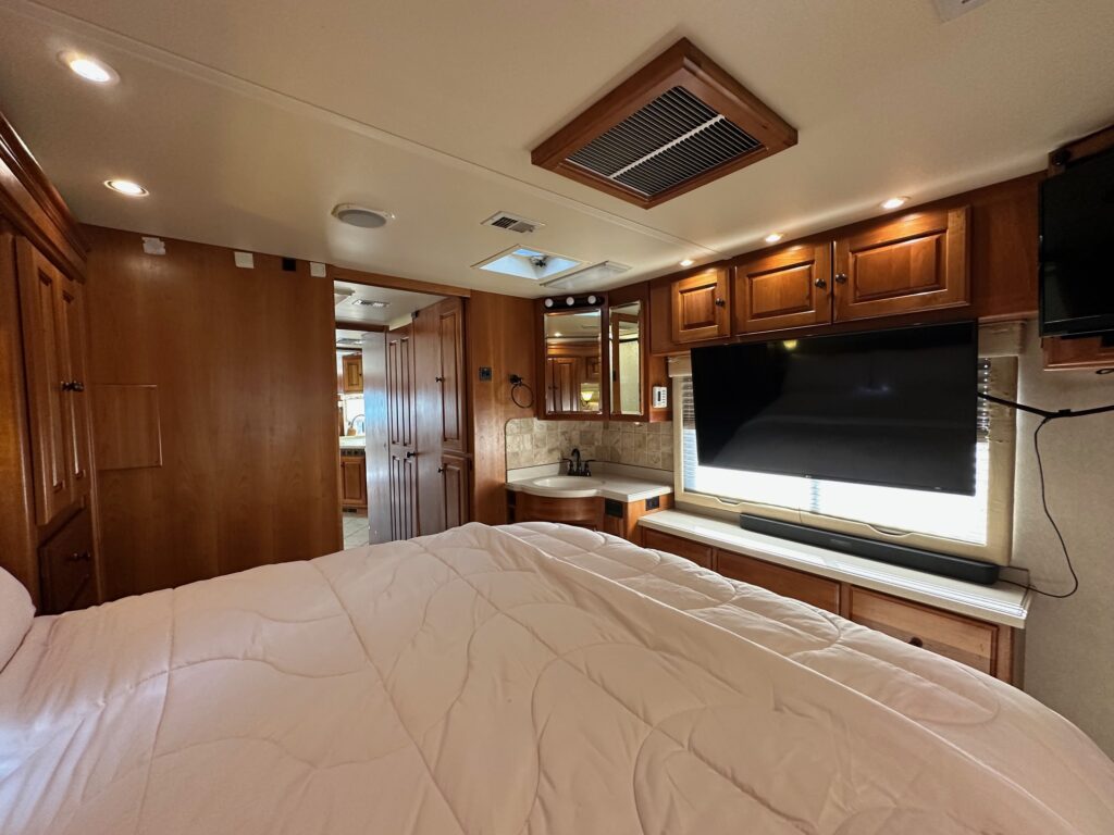 2002 Monaco Dynasty Princess 400 Diesel Pusher Class A Motorhome - Extra Clean!