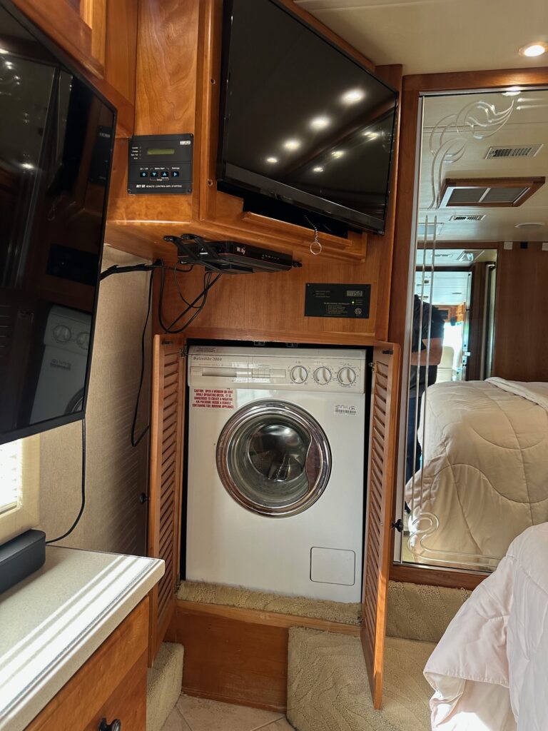 2002 Monaco Dynasty Princess 400 Diesel Pusher Class A Motorhome - Extra Clean!
