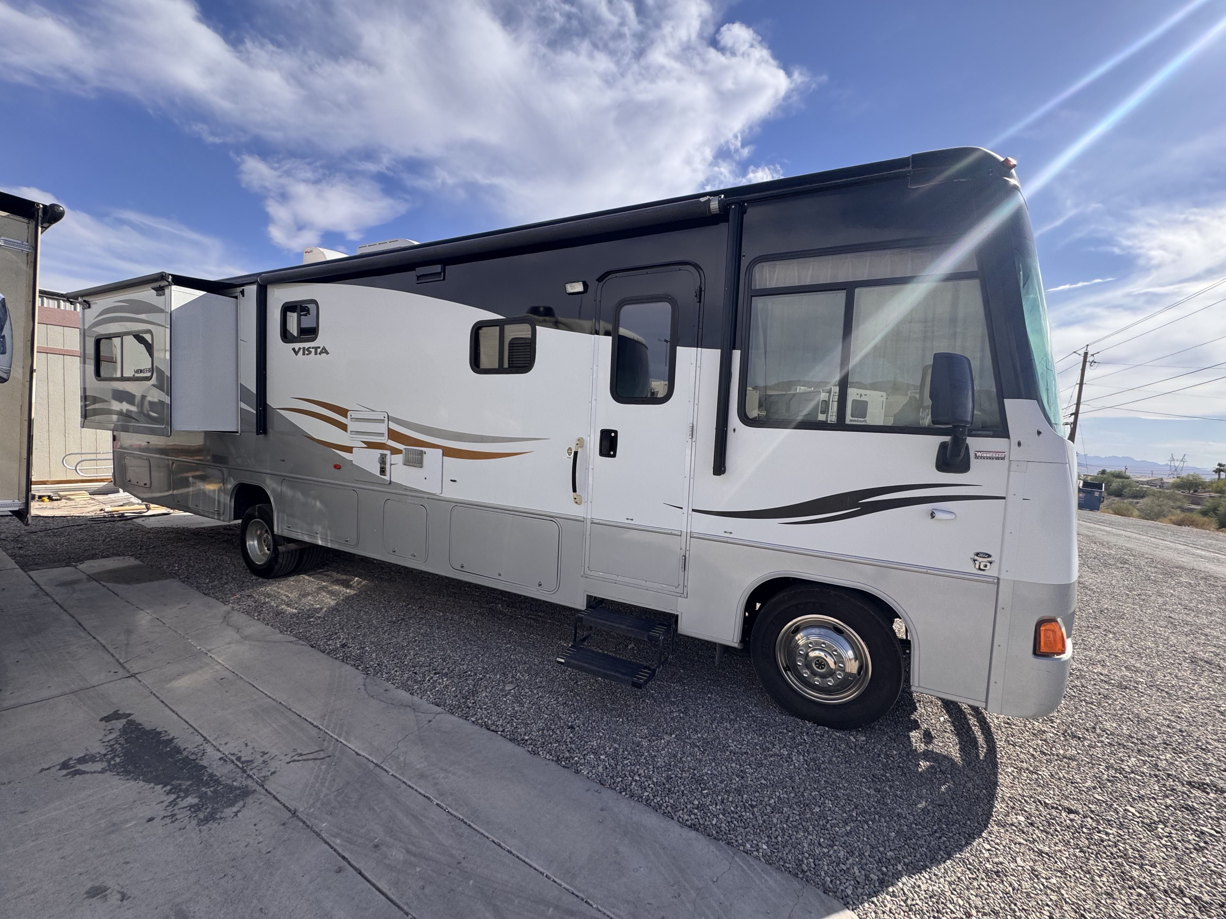 2011 Winnebago Vista 35f