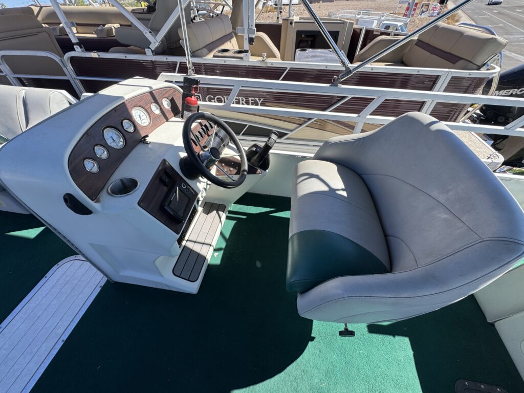 1997 JC TRITOON - 226 with 5.7 I/0  - New upholstery  -22 ft