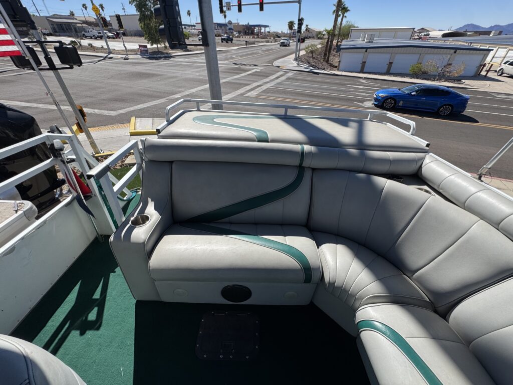 1997 JC TRITOON - 226 with 5.7 I/0  - New upholstery  -22 ft