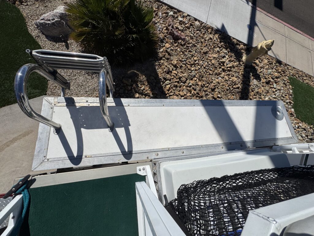 1997 JC TRITOON - 226 with 5.7 I/0  - New upholstery  -22 ft