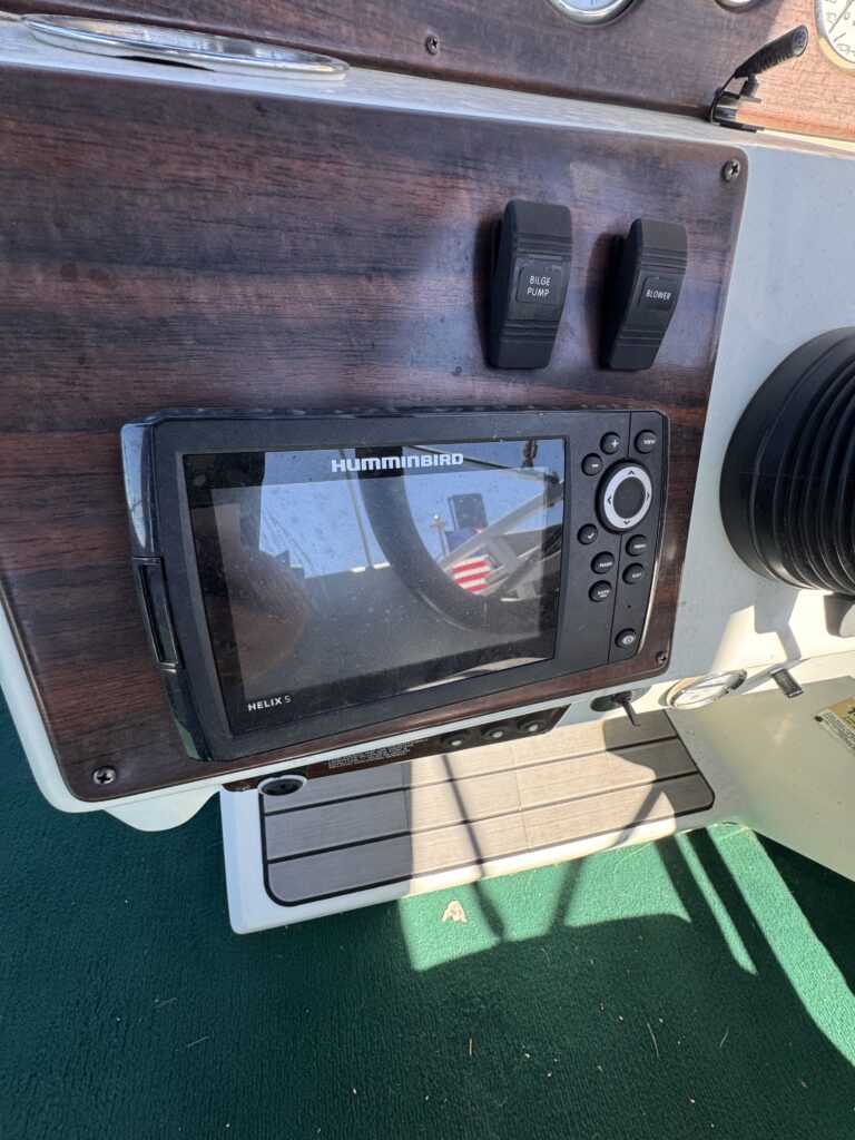 1997 JC TRITOON - 226 with 5.7 I/0  - New upholstery  -22 ft