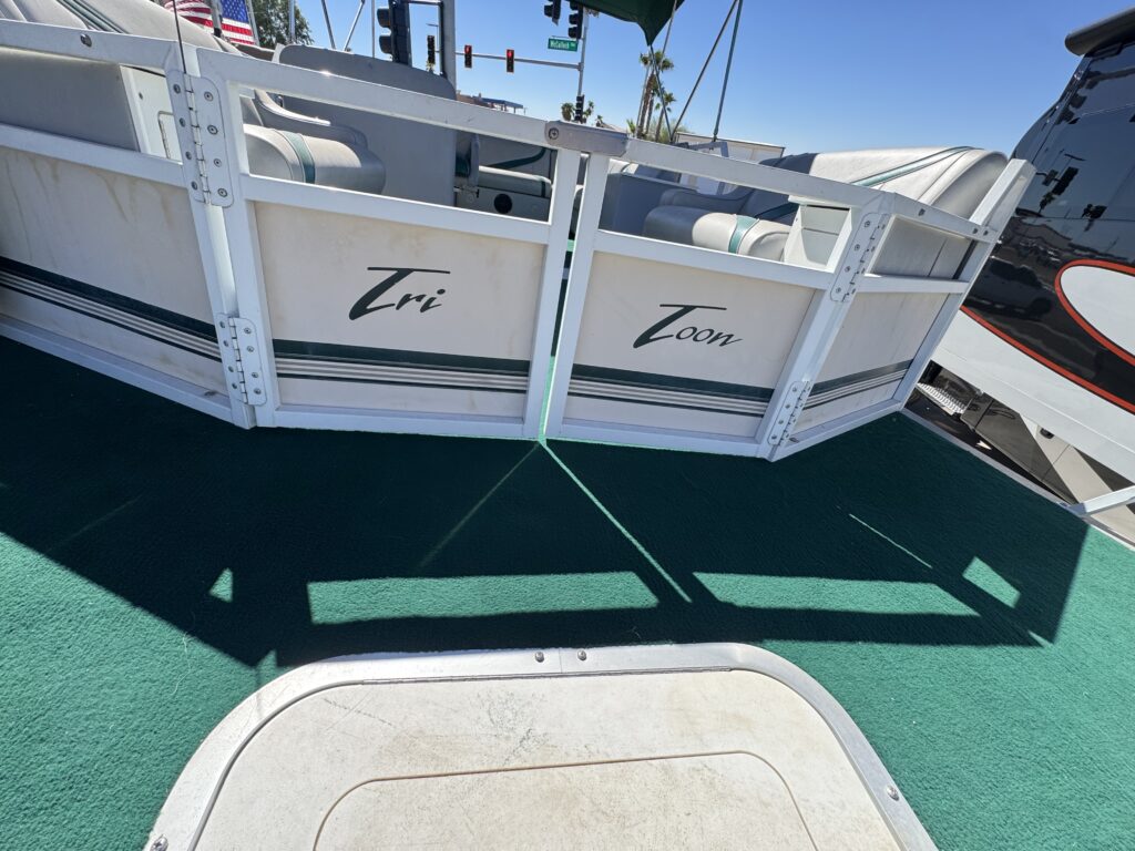 1997 JC TRITOON - 226 with 5.7 I/0  - New upholstery  -22 ft