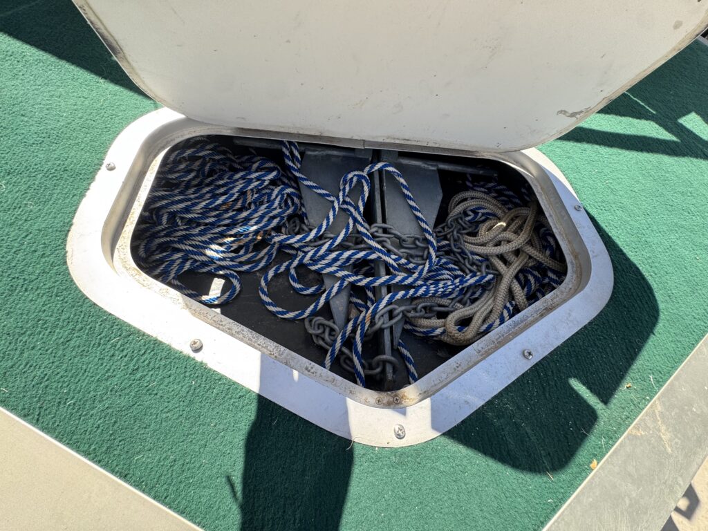 1997 JC TRITOON - 226 with 5.7 I/0  - New upholstery  -22 ft