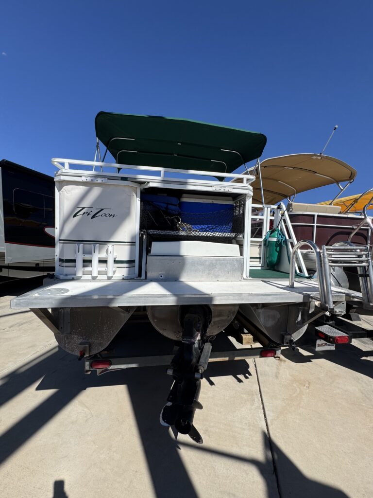 1997 JC TRITOON - 226 with 5.7 I/0  - New upholstery  -22 ft